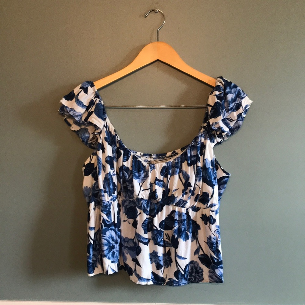 Abercrombie & Fitch blue and white floral cropped tank. Lightweight. Feminine XL